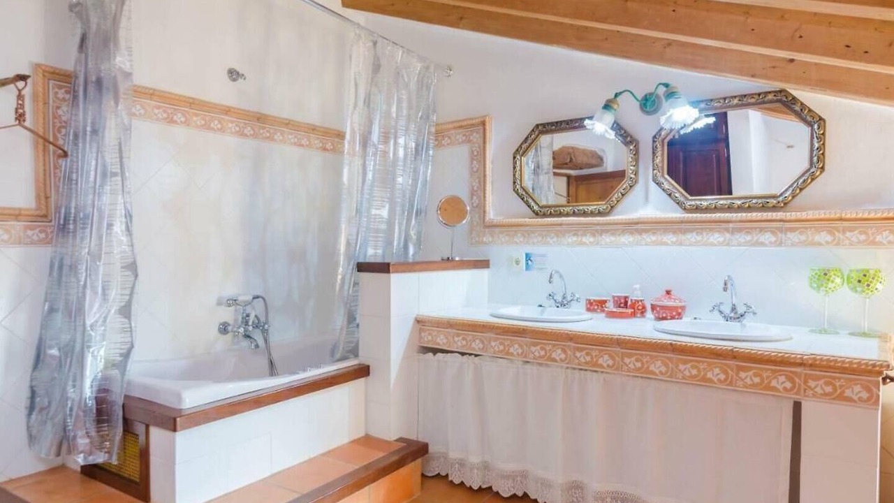 Photo of Bathroom in Montuiri