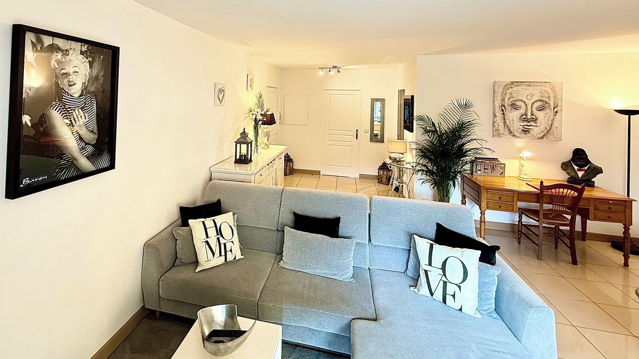 Photo of Livingroom in Couronne Urbaine