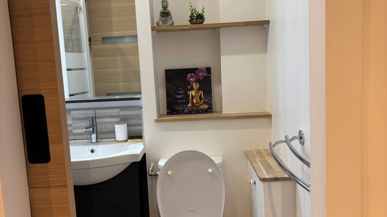 Photo of Bathroom in Nyons