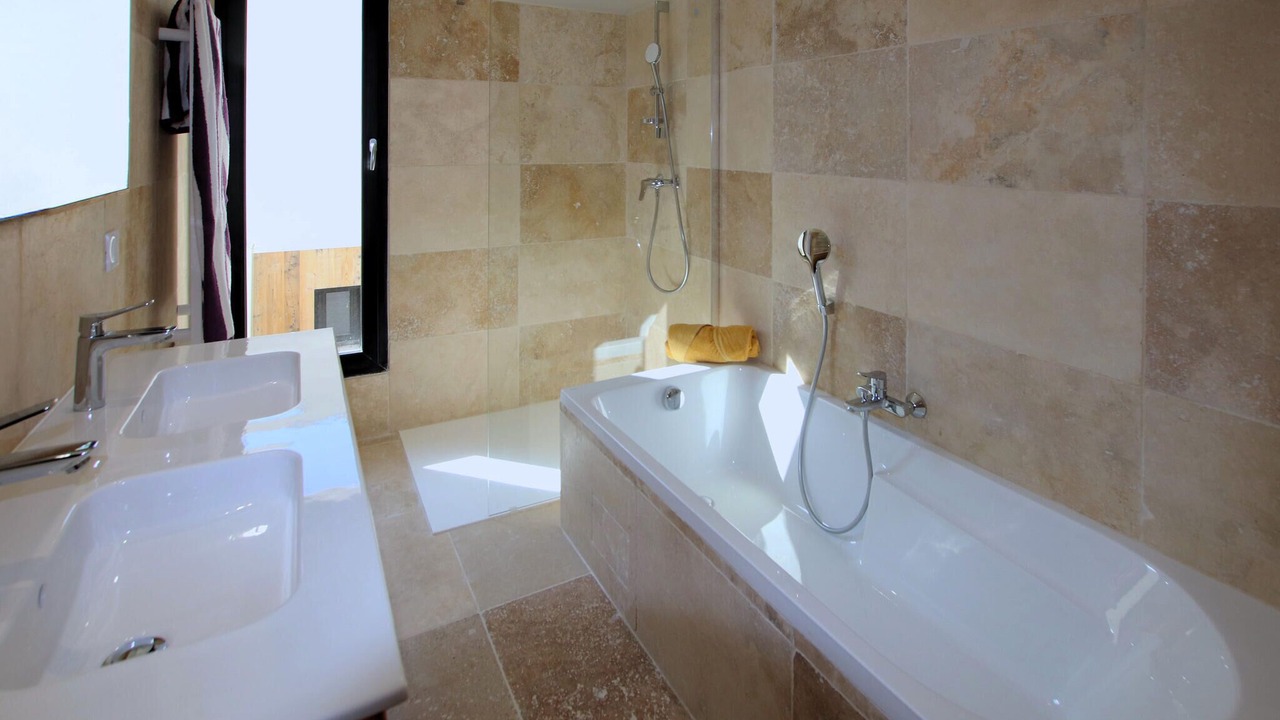 Photo of Bathroom in Suze-la-Rousse