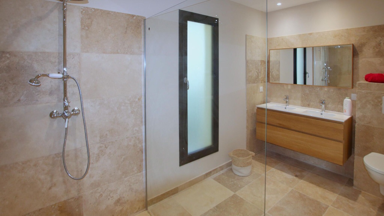 Photo of Bathroom in Suze-la-Rousse