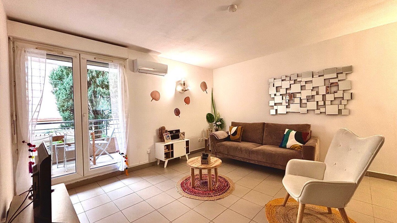 Photo of Livingroom in Costieres