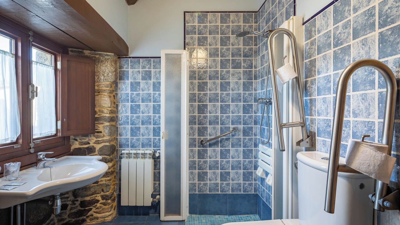 Photo of Bathroom in Outeiro