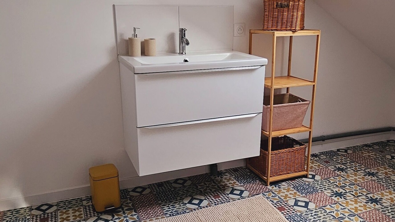 Photo of Bathroom in Lens
