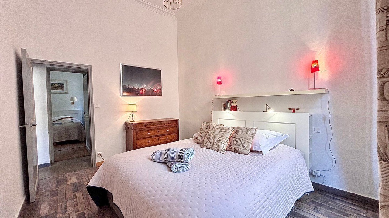 Photo of Bedroom in Nimes City Centre