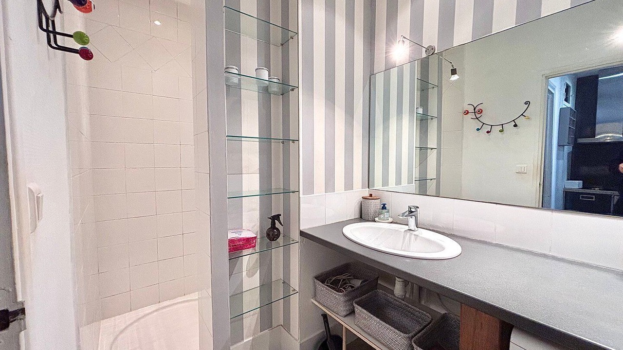 Photo of Bathroom in Nimes City Centre