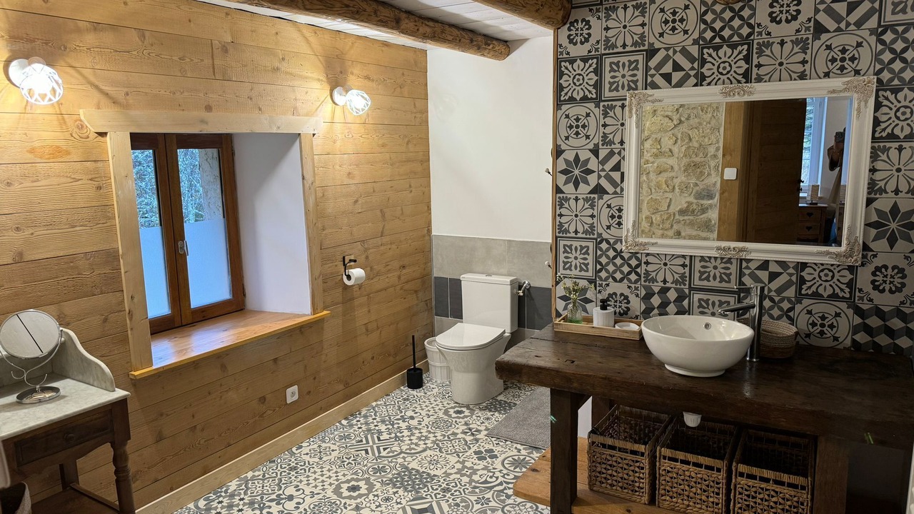 Photo of Bathroom in Premanon
