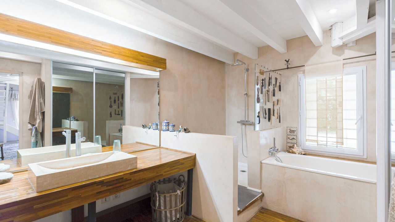 Photo of Bathroom in Arles