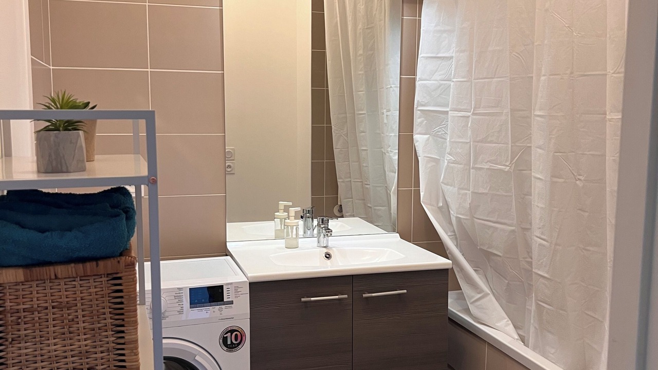 Photo of Bathroom in Gex