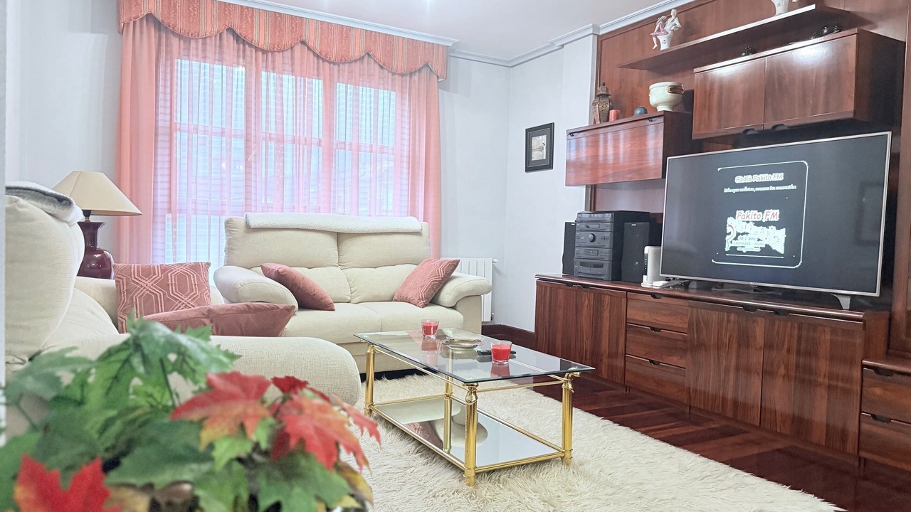Photo of Livingroom in Saron