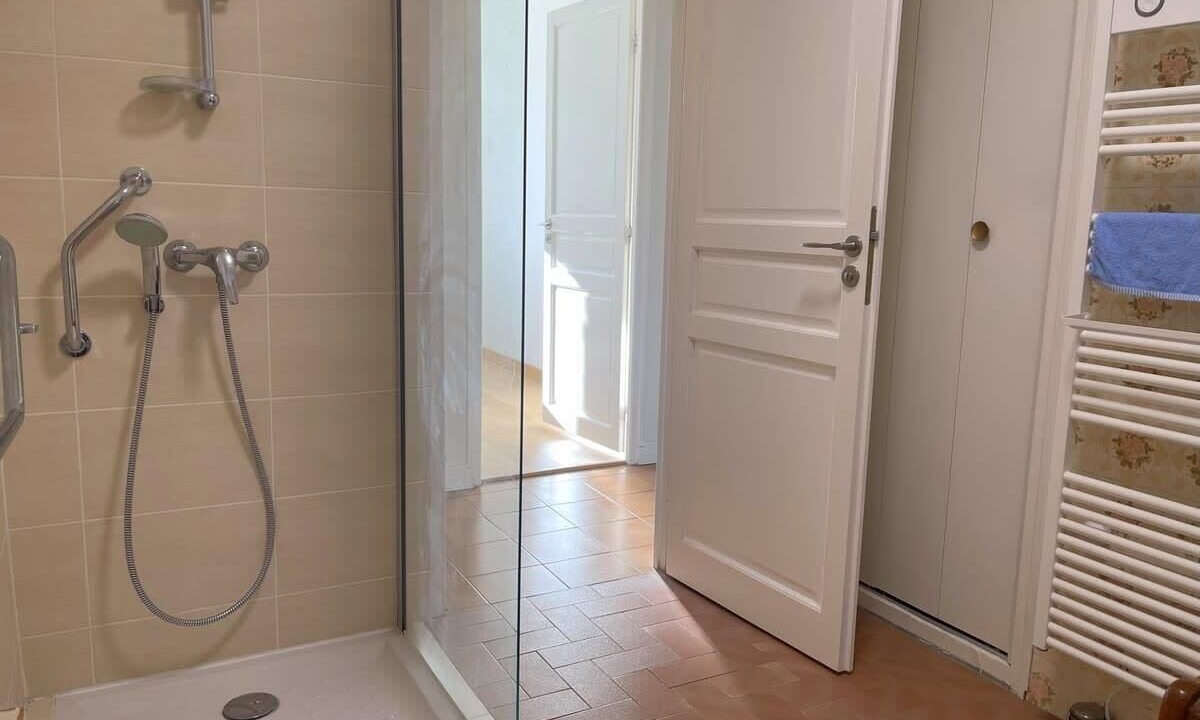 Photo of Bathroom in Lambesc