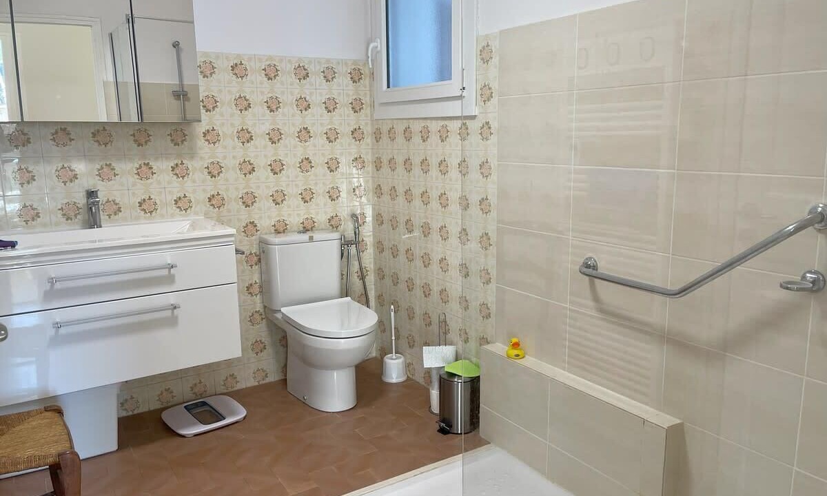 Photo of Bathroom in Lambesc