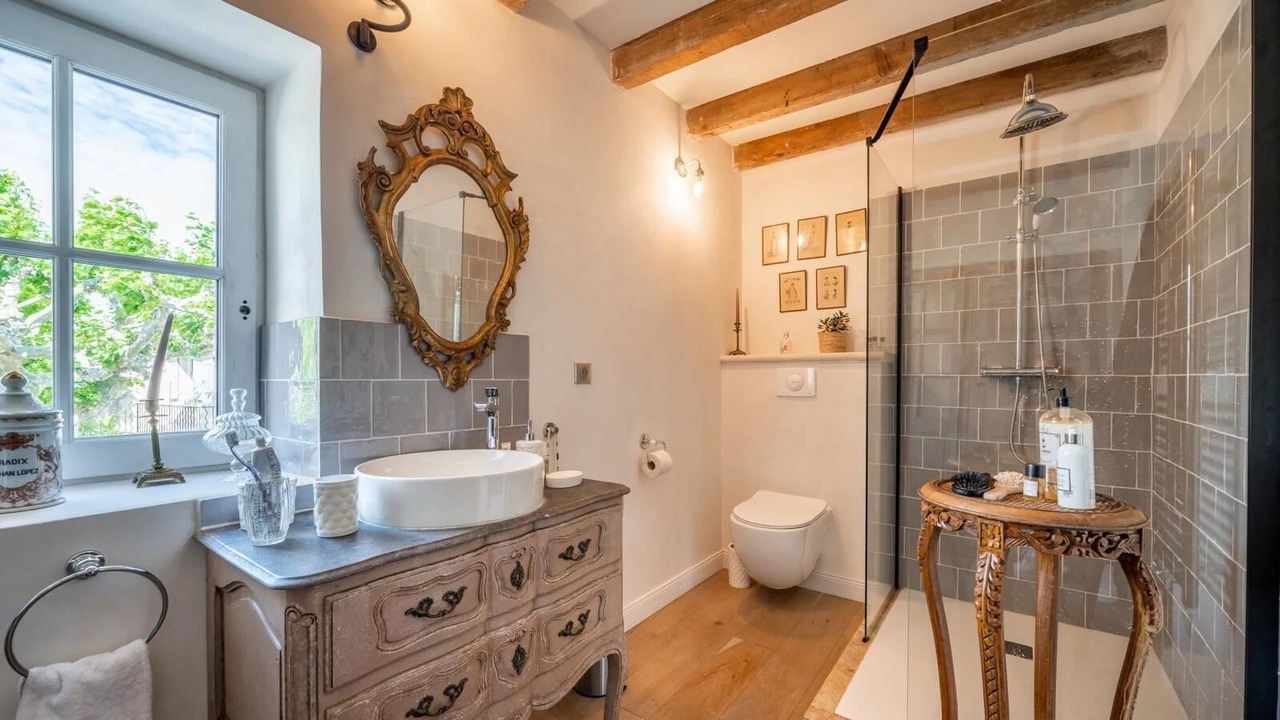 Photo of Bathroom in Molleges