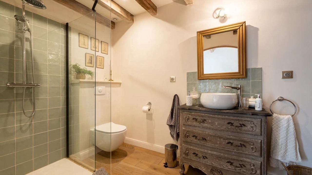 Photo of Bathroom in Molleges