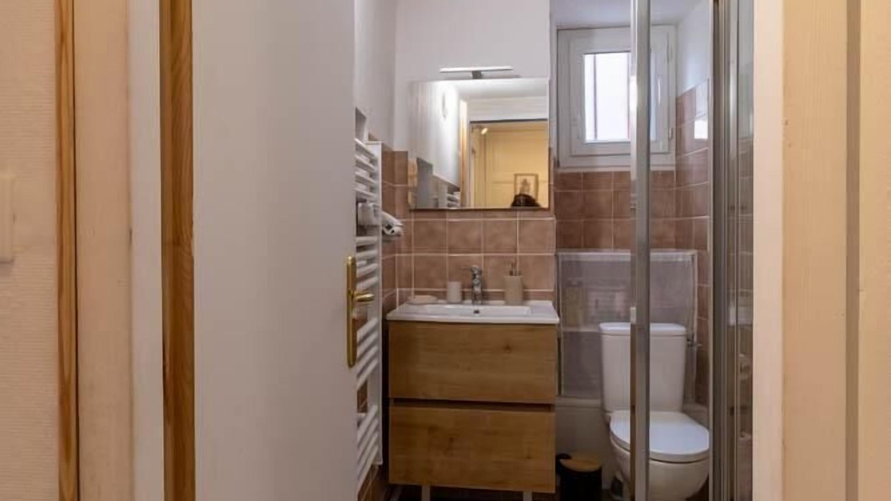 Photo of Bathroom in Vions
