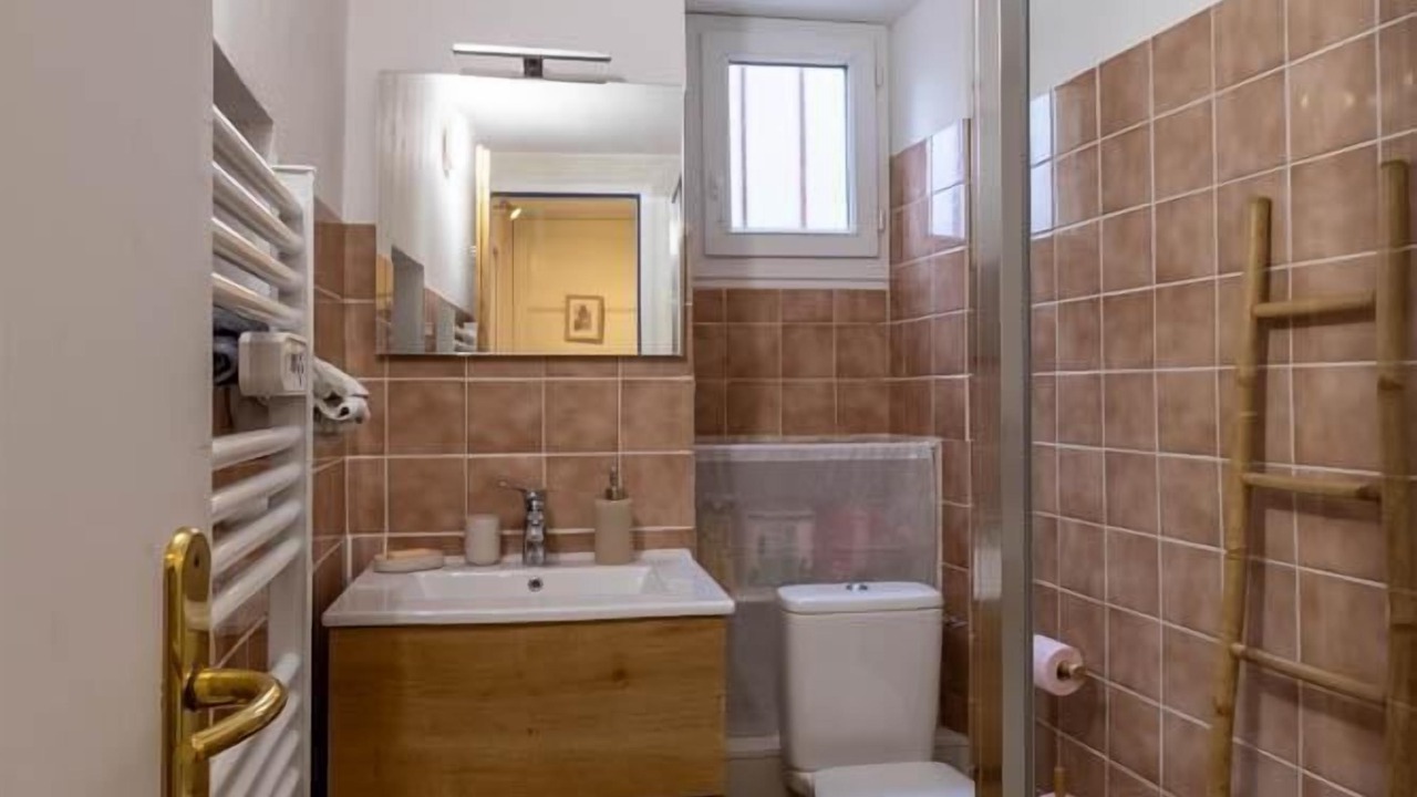 Photo of Bathroom in Vions