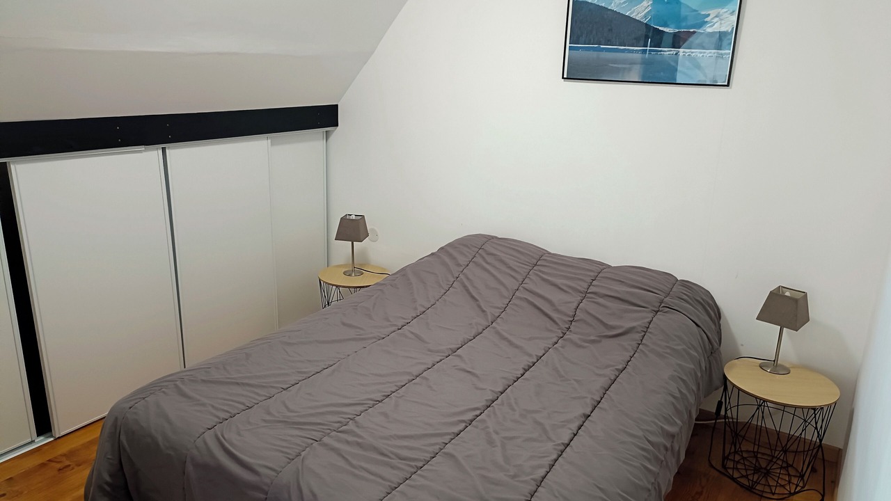 Photo of Bedroom in Campan