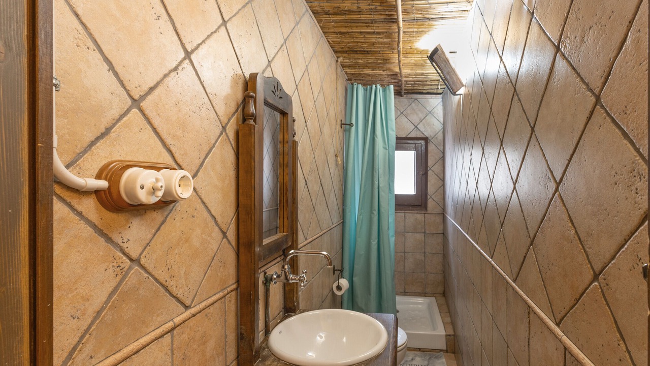 Photo of Bathroom in Pontons