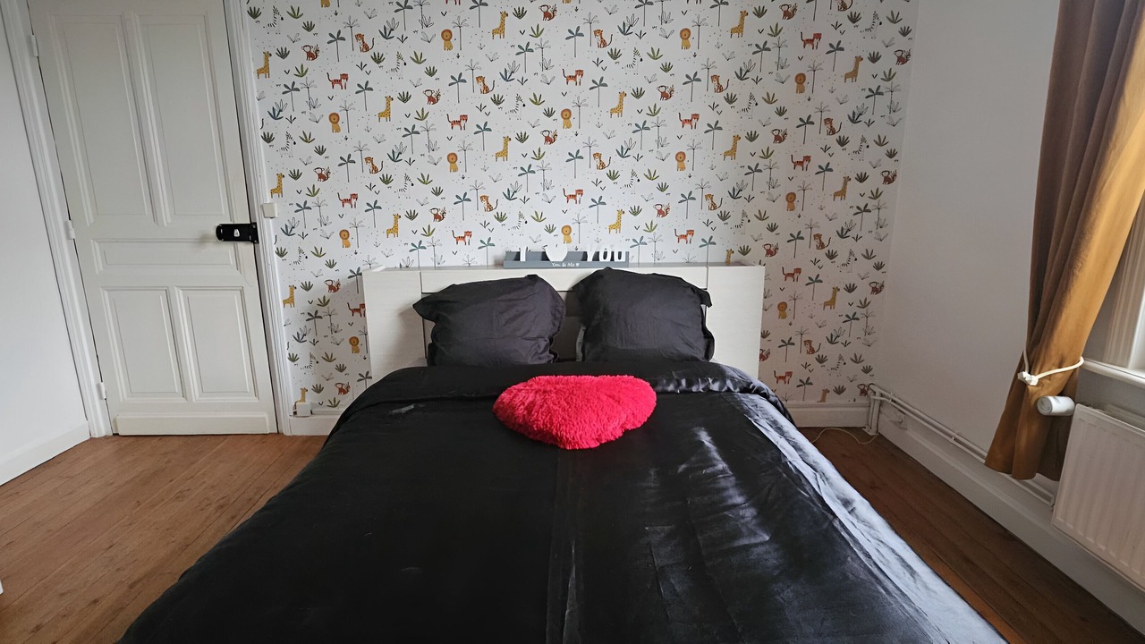 Photo of Bedroom in Lens