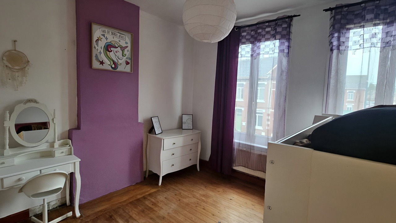 Photo of Bedroom in Lens