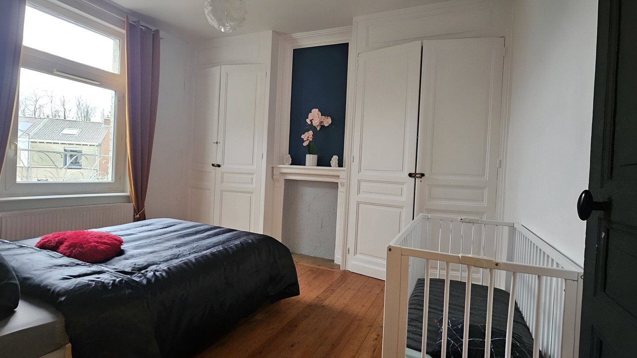 Photo of Bedroom in Lens