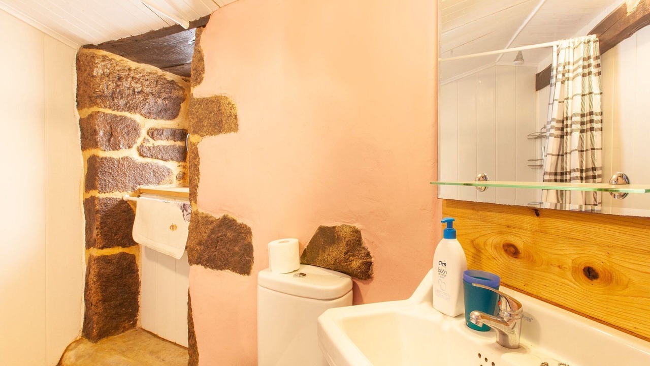 Photo of Bathroom in Panton