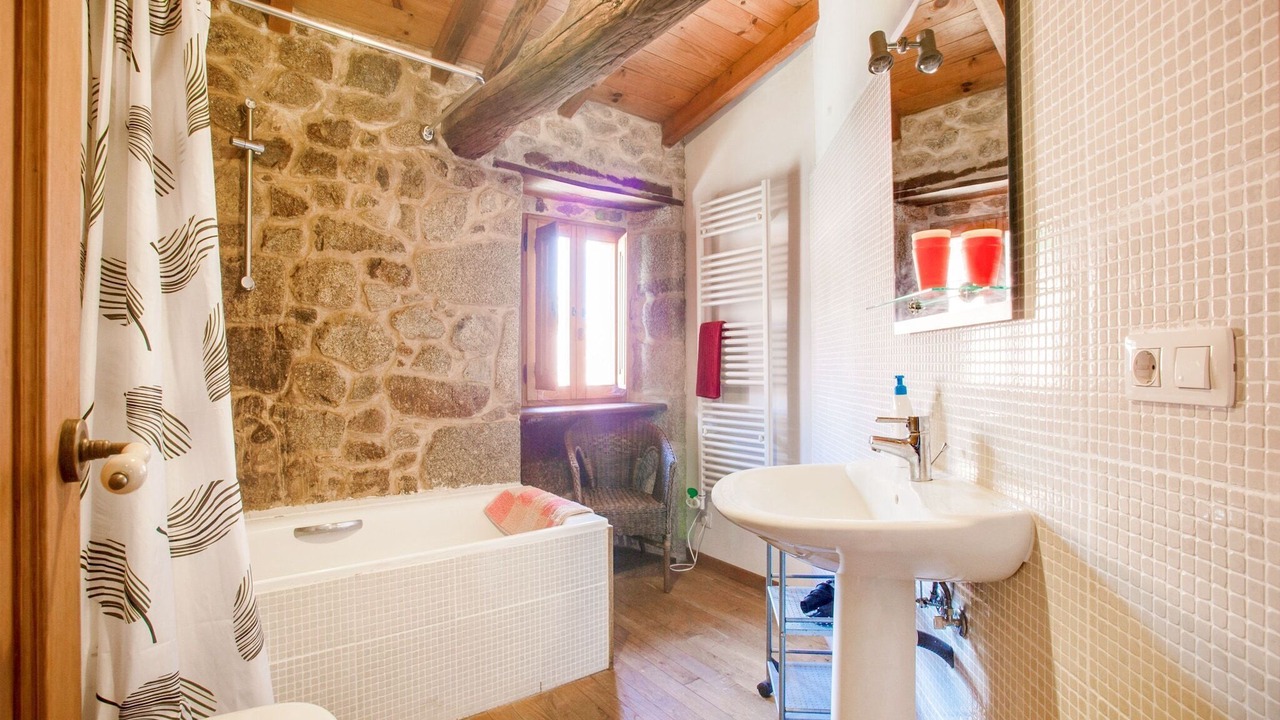Photo of Bathroom in Panton