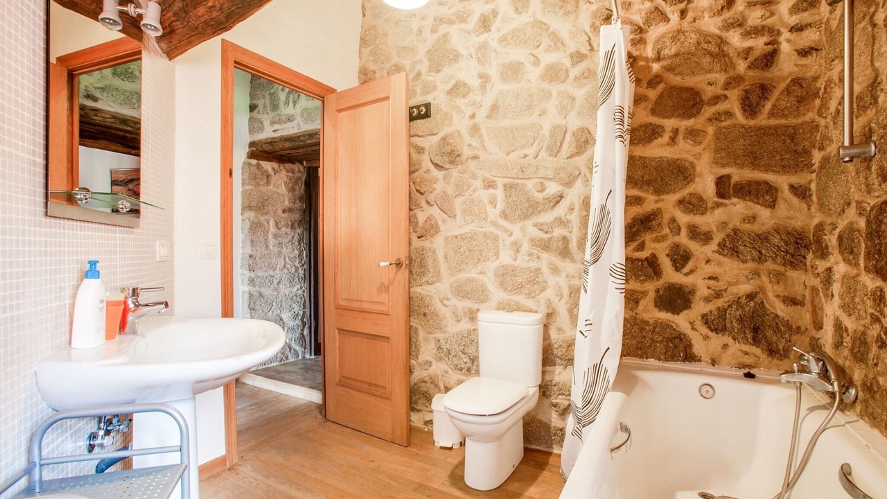 Photo of Bathroom in Panton