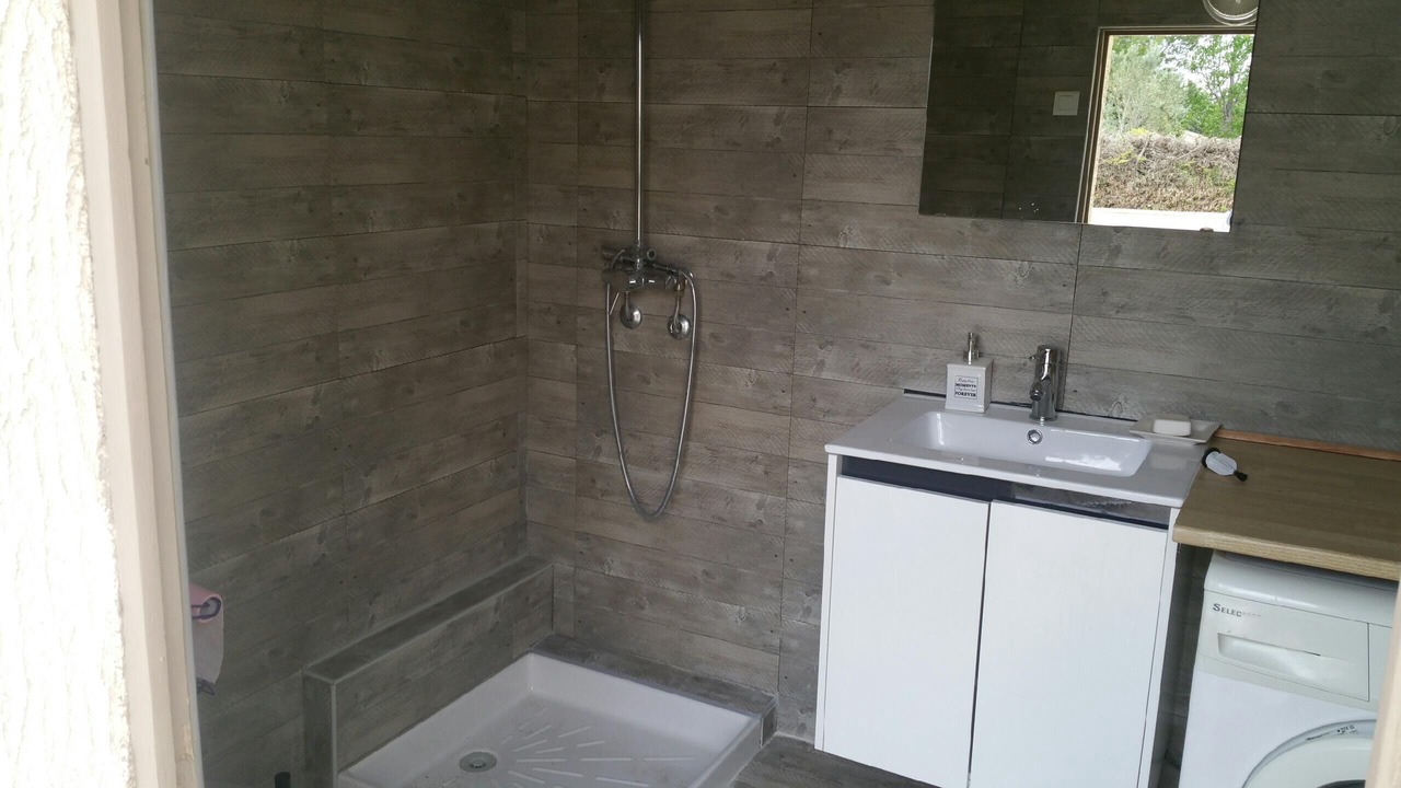 Photo of Bathroom in Maubec