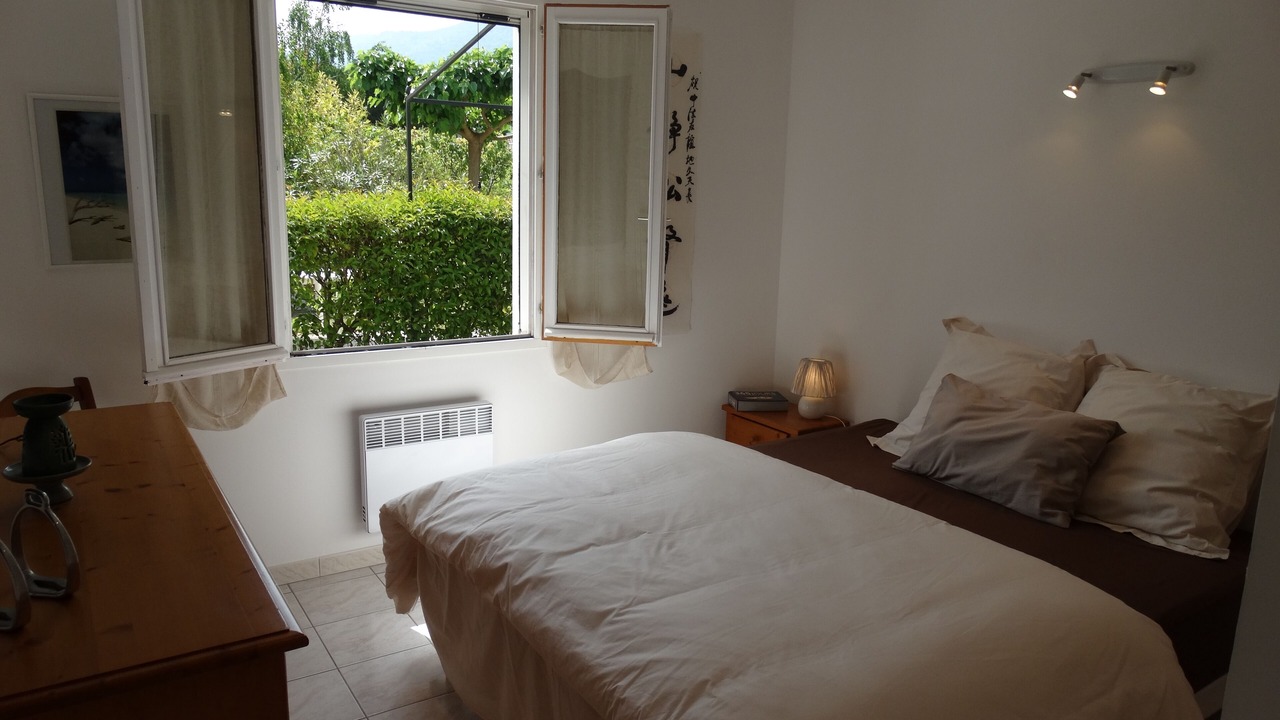 Photo of Bedroom in Maubec