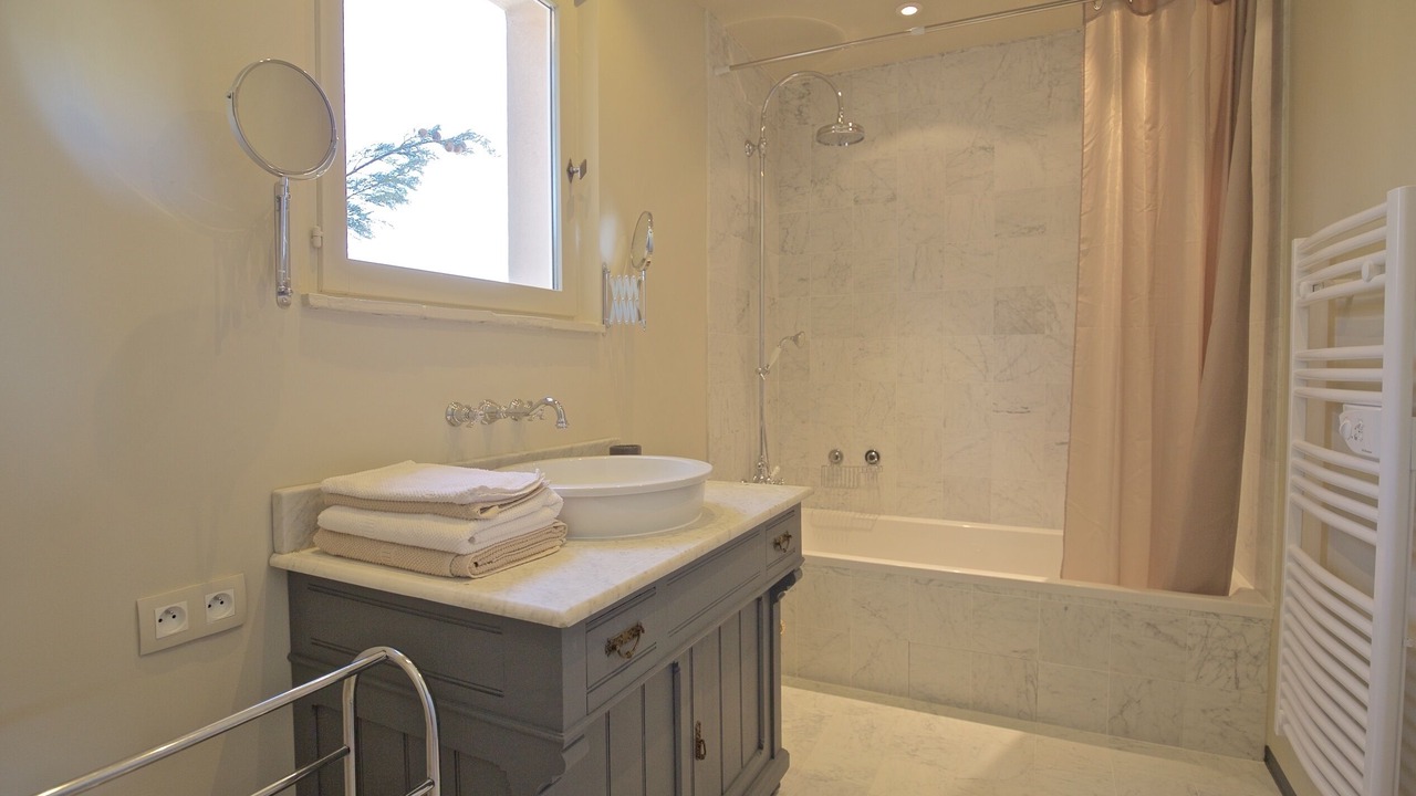 Photo of Bathroom in Goult