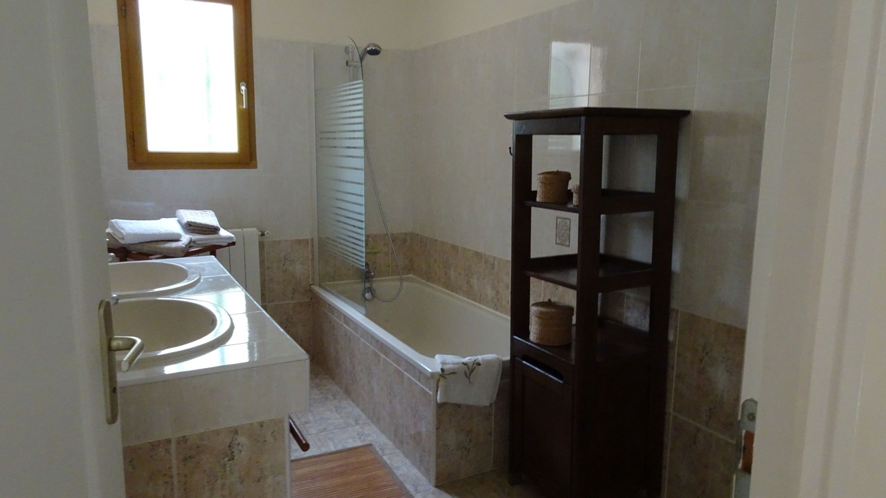 Photo of Bathroom in Garrigues-Sainte-Eulalie