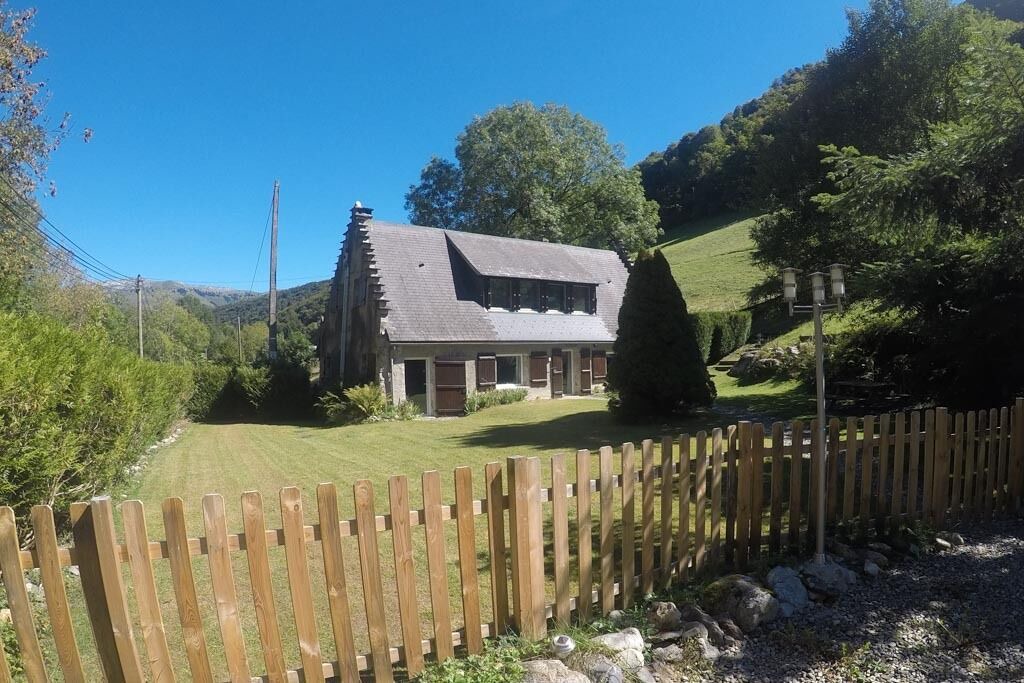 Photo of Outdoor in Campan