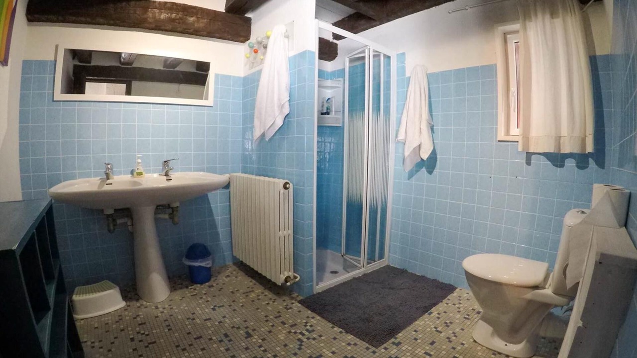 Photo of Bathroom in Campan
