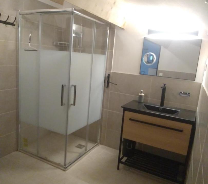 Photo of Bathroom in Lambesc