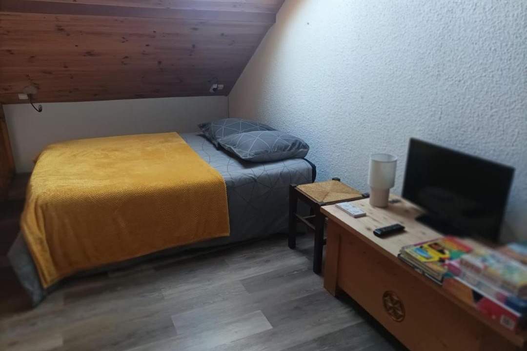 Photo of Bedroom in Hotonnes