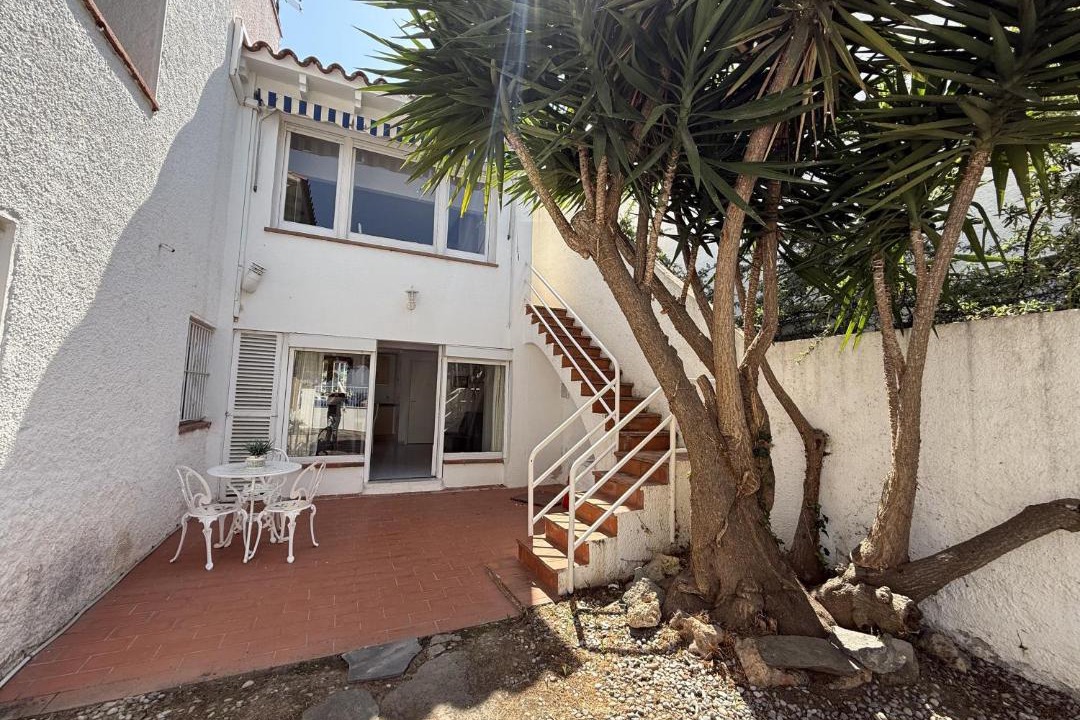 Photo of Patio Balcony in Roses Town Center