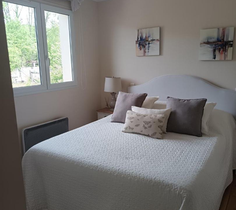 Photo of Bedroom in Castelnau-de-Montmiral