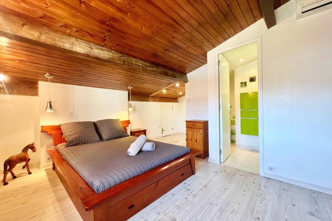 Photo of Bedroom in Cornillon-Confoux
