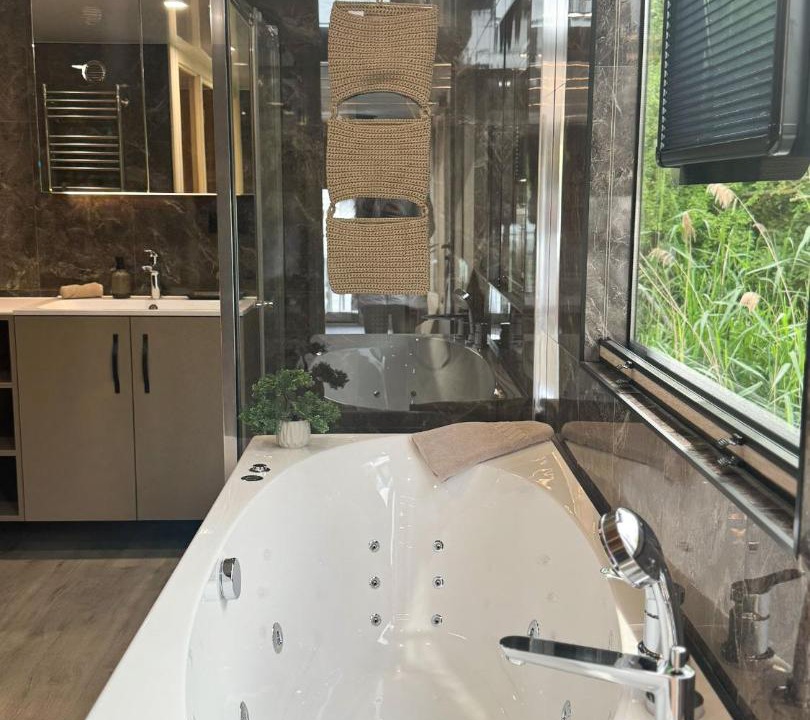 Photo of Bathroom in Parey