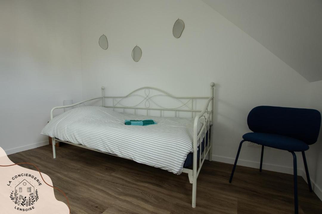Photo of Bedroom in Lens