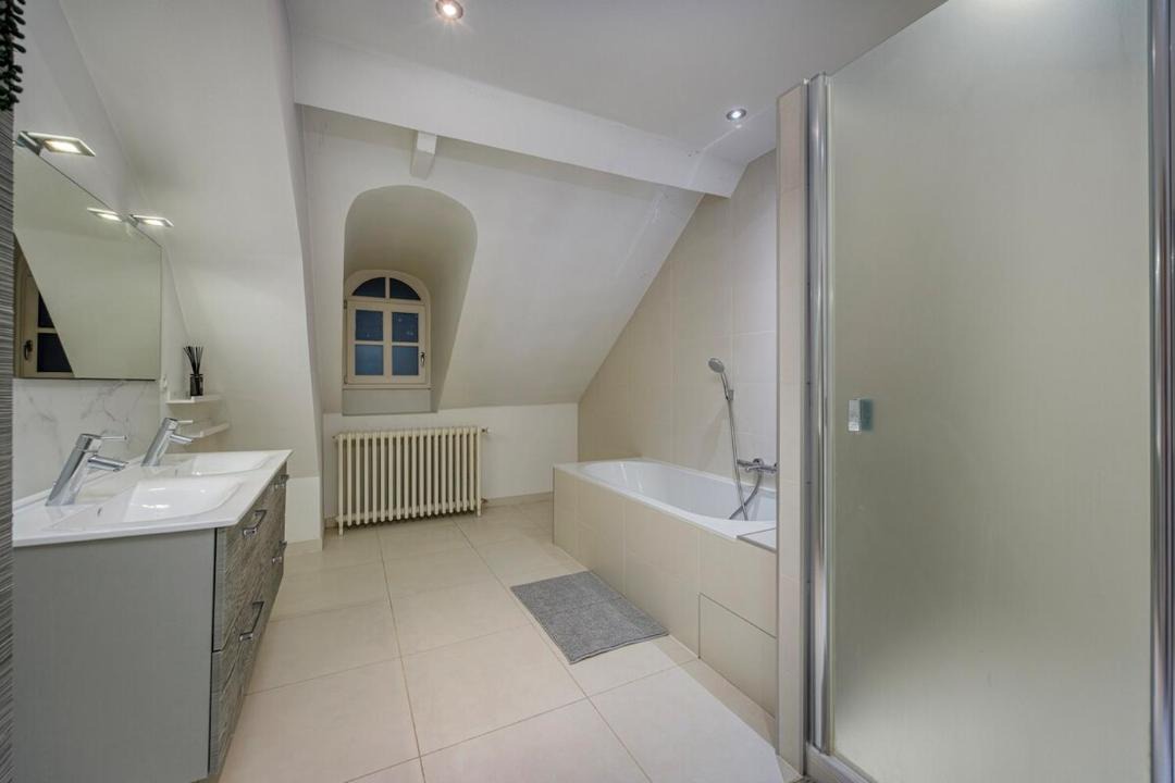 Photo of Bathroom in Ferney-Voltaire