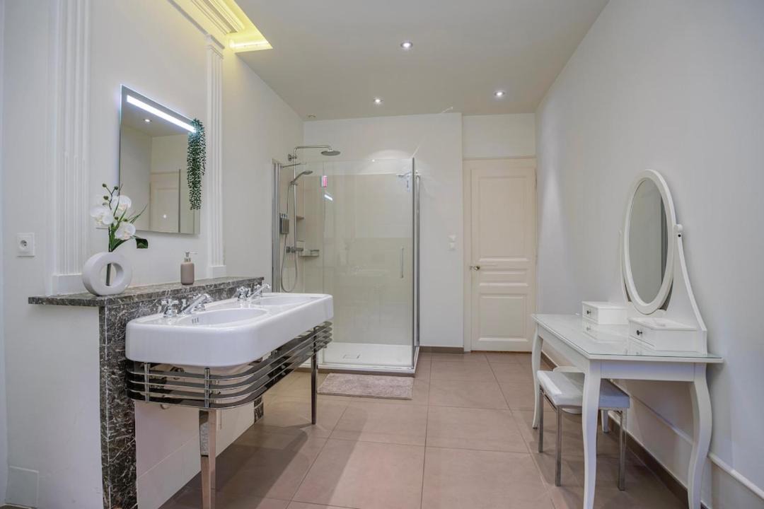 Photo of Bathroom in Ferney-Voltaire