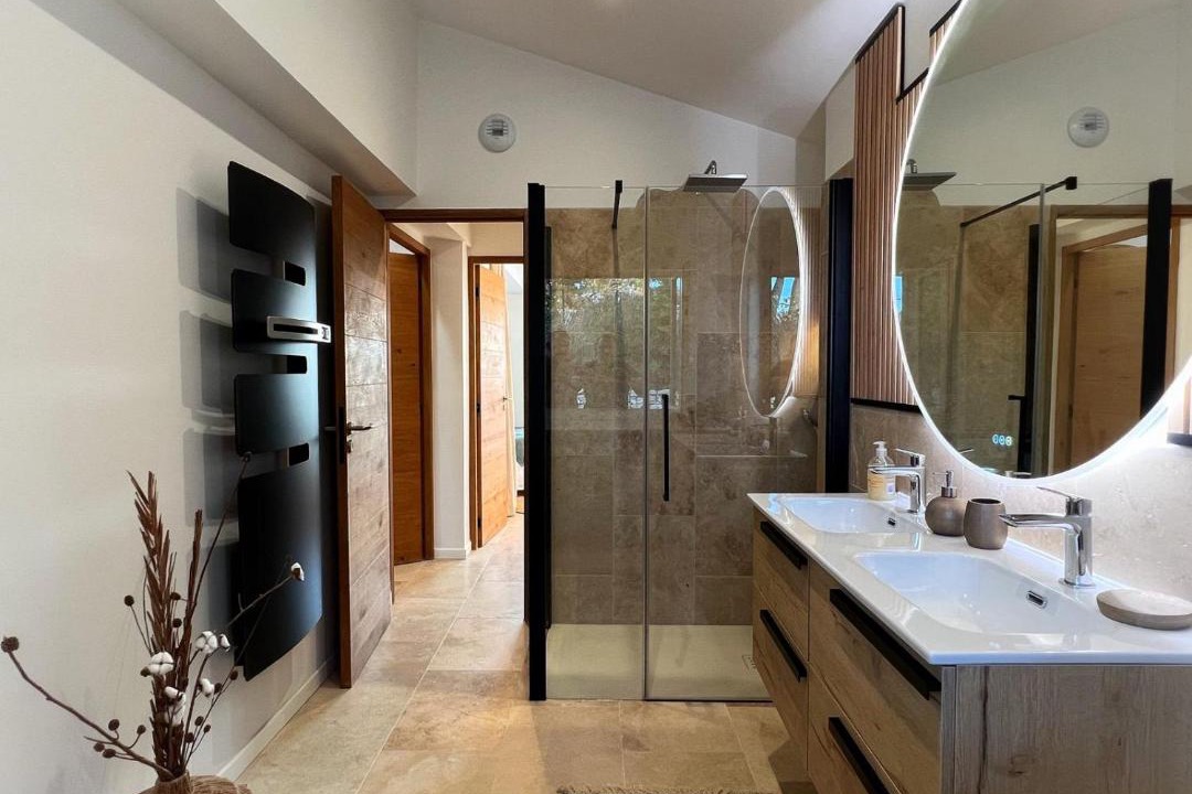 Photo of Bathroom in Couteron