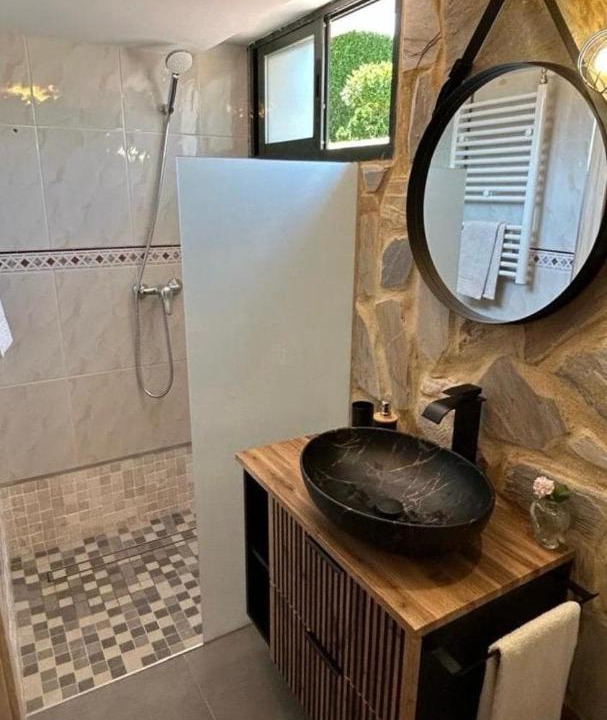 Photo of Bathroom in Panton