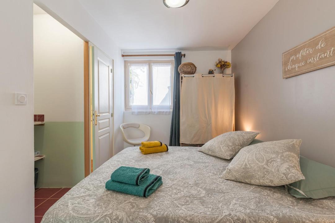 Photo of Bedroom in Lambesc