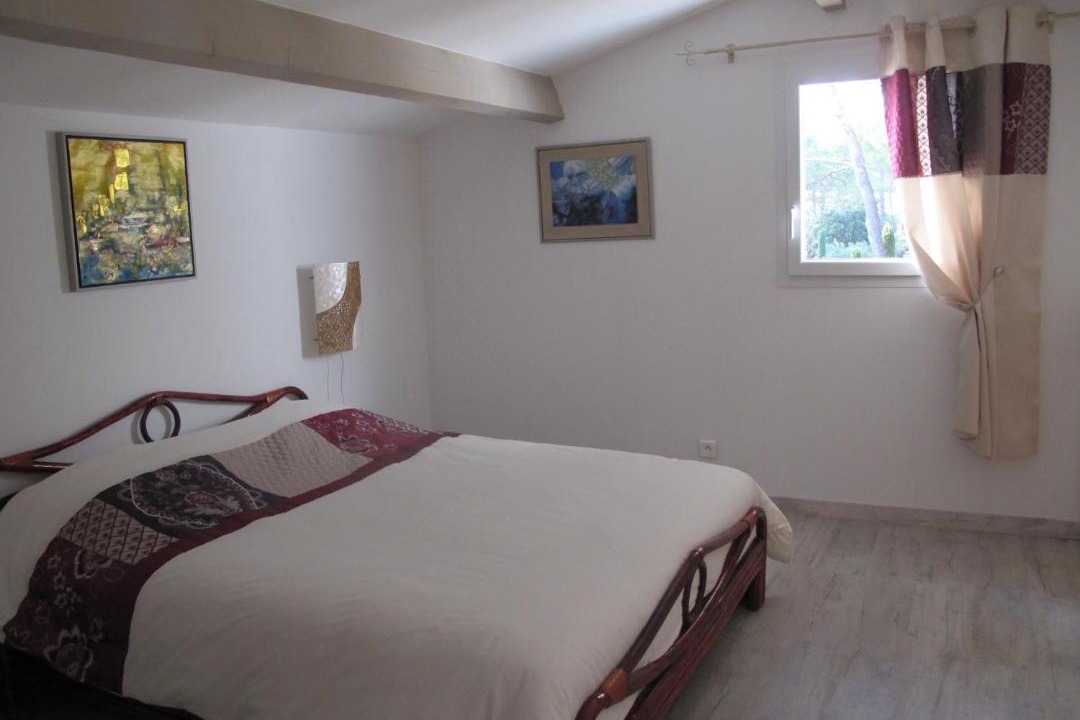 Photo of Bedroom in Lambesc