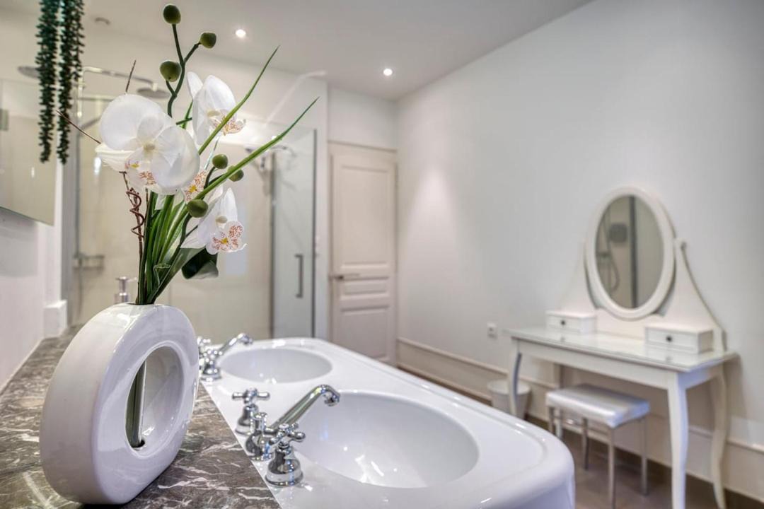 Photo of Bathroom in Ferney-Voltaire