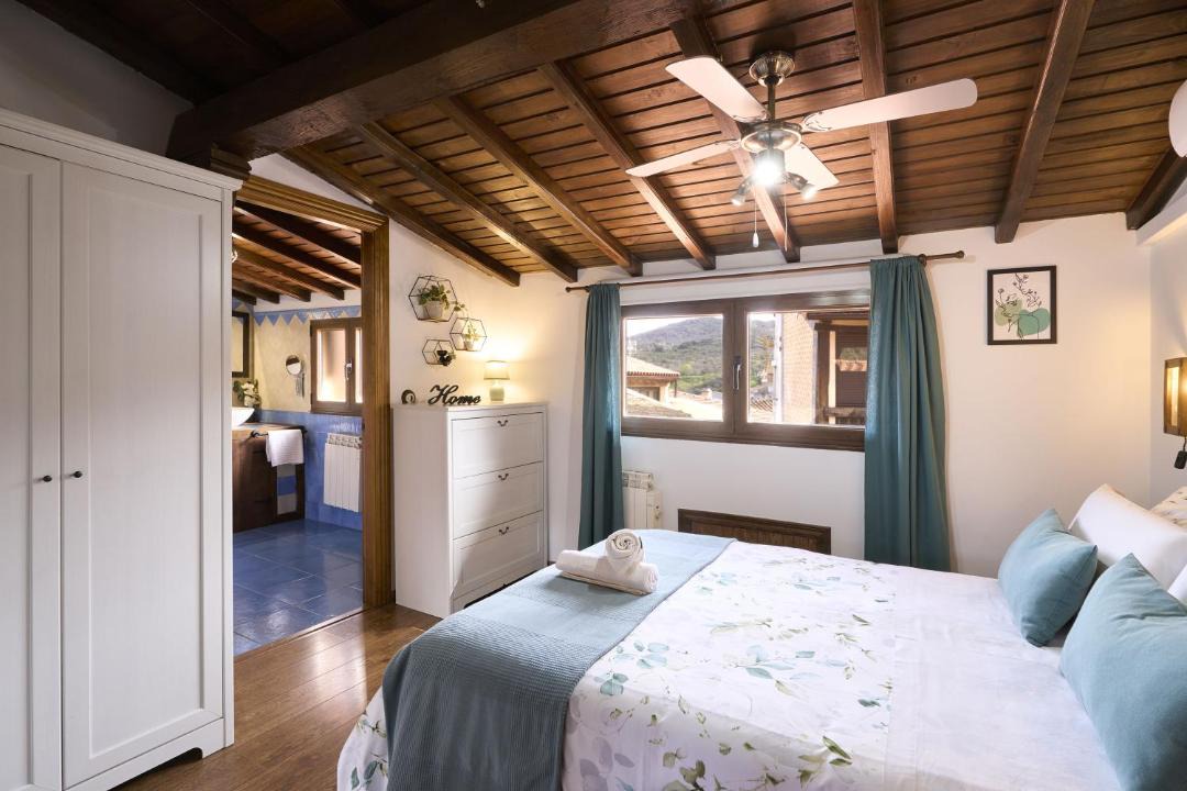 Photo of Bedroom in San Esteban de la Sierra