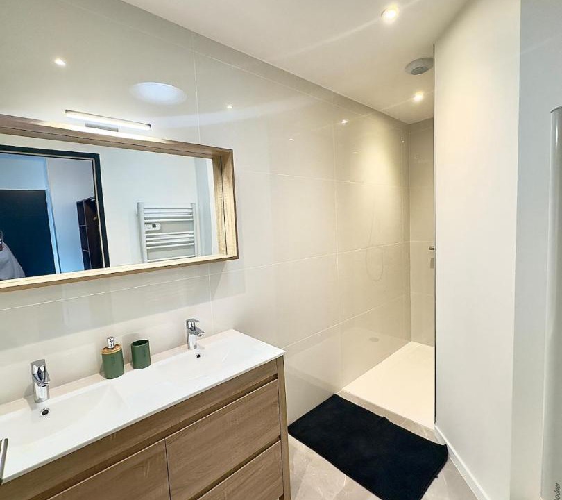 Photo of Bathroom in Charmes-sur-Rhone